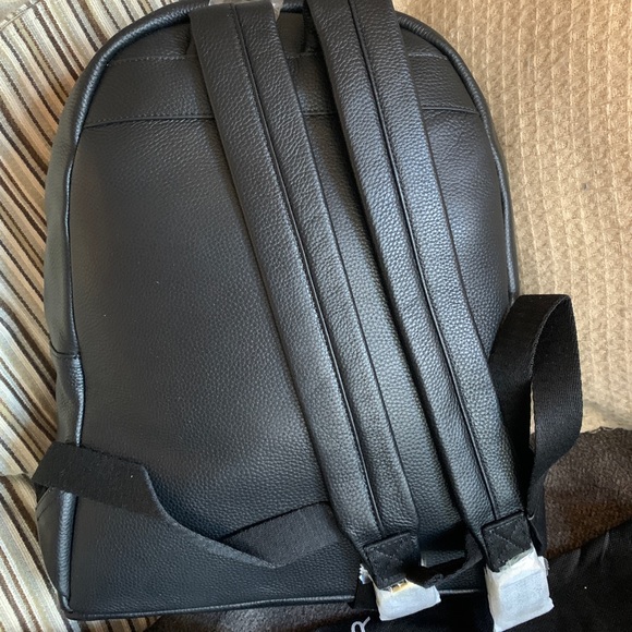 Authentic KURT GEIGER LONDON Pebbled leather two way top zip backpack - Picture 7 of 16